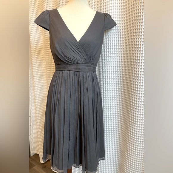 Like New. 100% Silk Ruched Chiffon Dress. Deep Taupe Size 8 Mirabelle - Picture 2 of 16